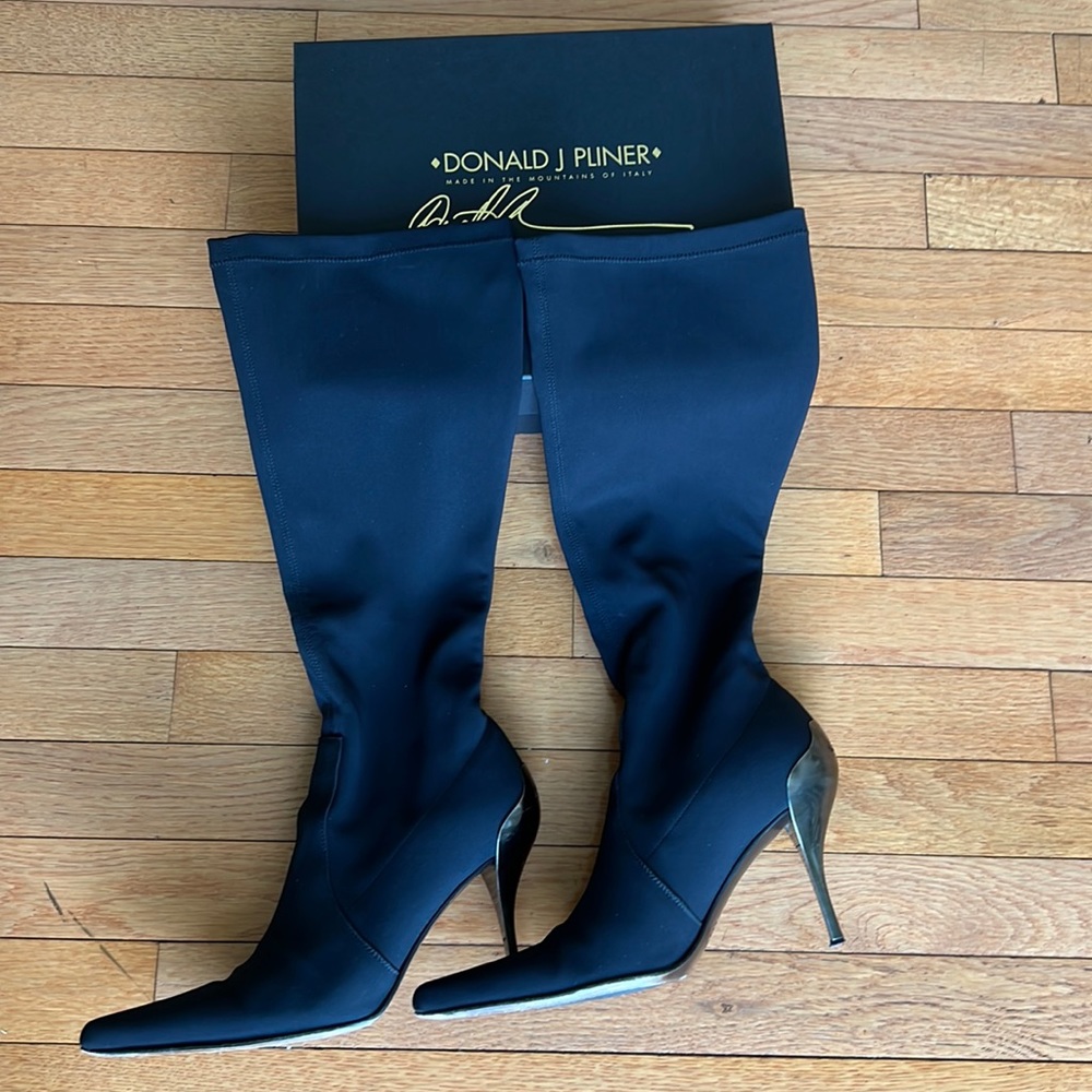 Donald J Pliner knee high boots - Size 8